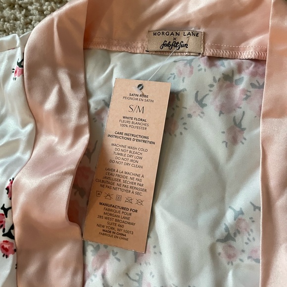 Morgan Lane Robe - Picture 2 of 2